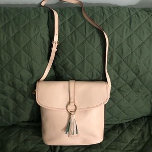 NWOT Dooney and Bourke Tan Bucket Crossbody Bag